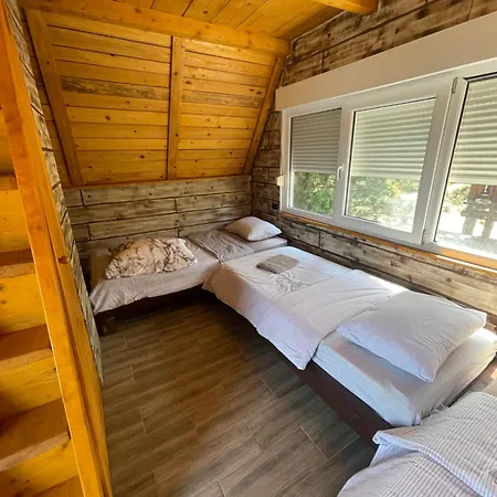 Kuca Sa Pogledom سرمسكي كارلوفيتش