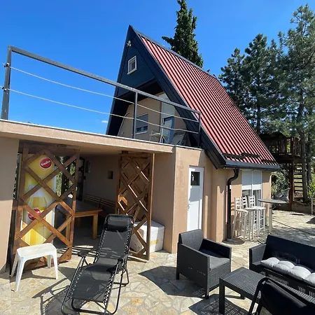 Kuca Sa Pogledom * سرمسكي كارلوفيتش