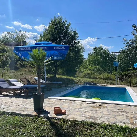 Kuca Sa Pogledom بيت للعطل