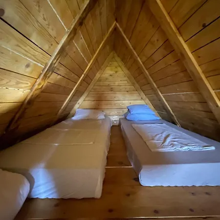 Kuca Sa Pogledom * سرمسكي كارلوفيتش