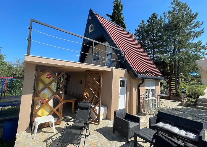 Kuca Sa Pogledom * سرمسكي كارلوفيتش